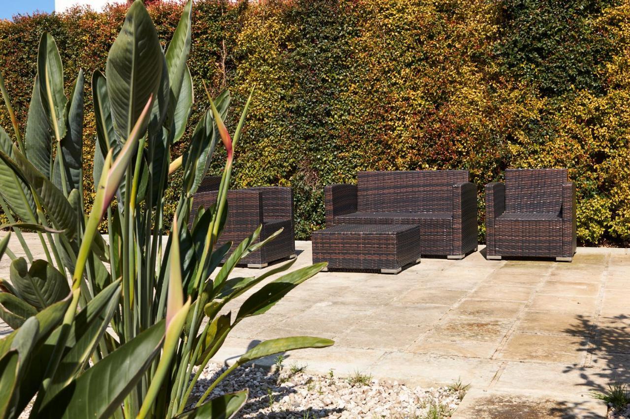 Hotel Il Giardino Di Flora Con Piscina à Lecce Extérieur photo