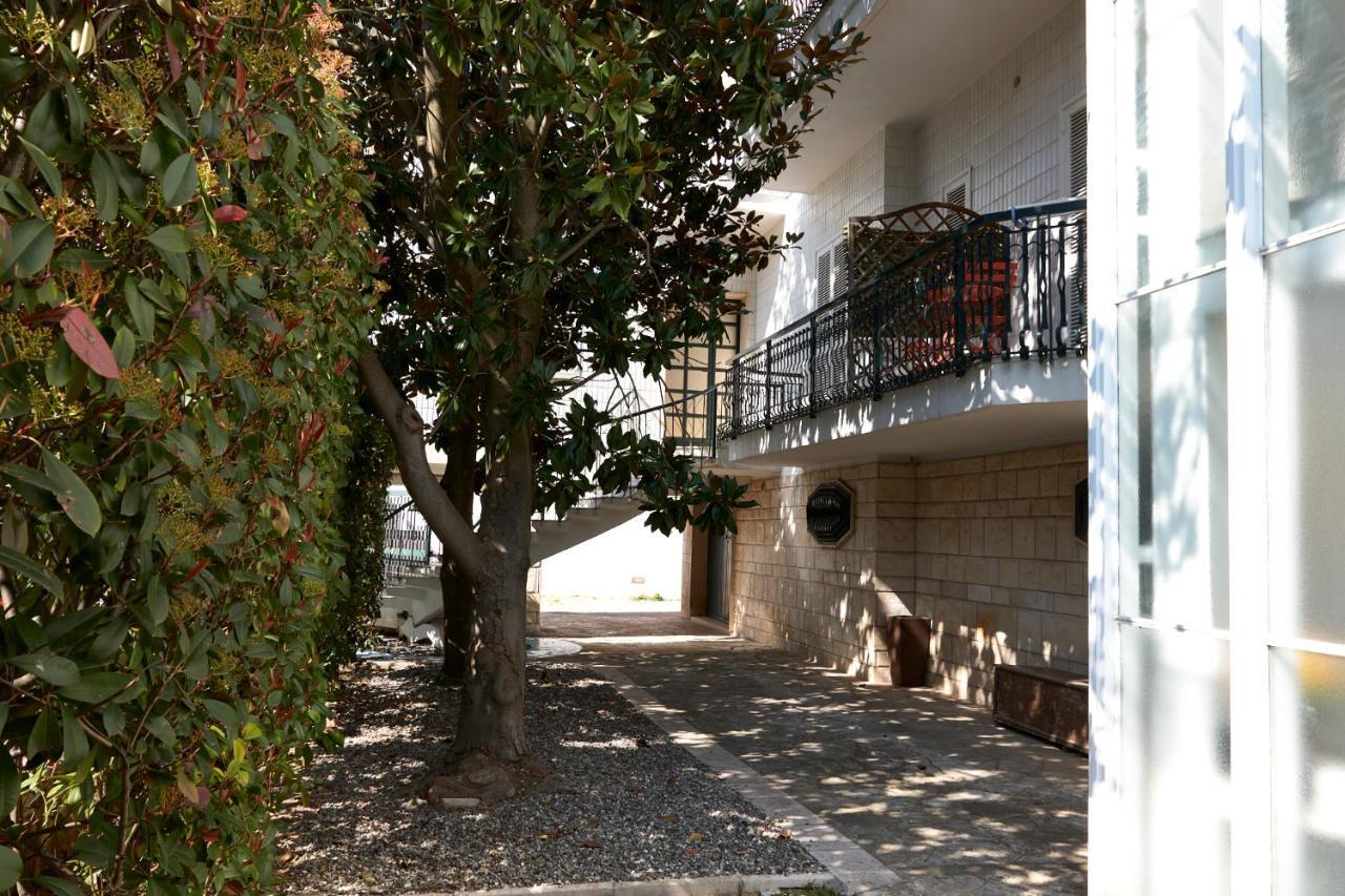 Hotel Il Giardino Di Flora Con Piscina à Lecce Extérieur photo