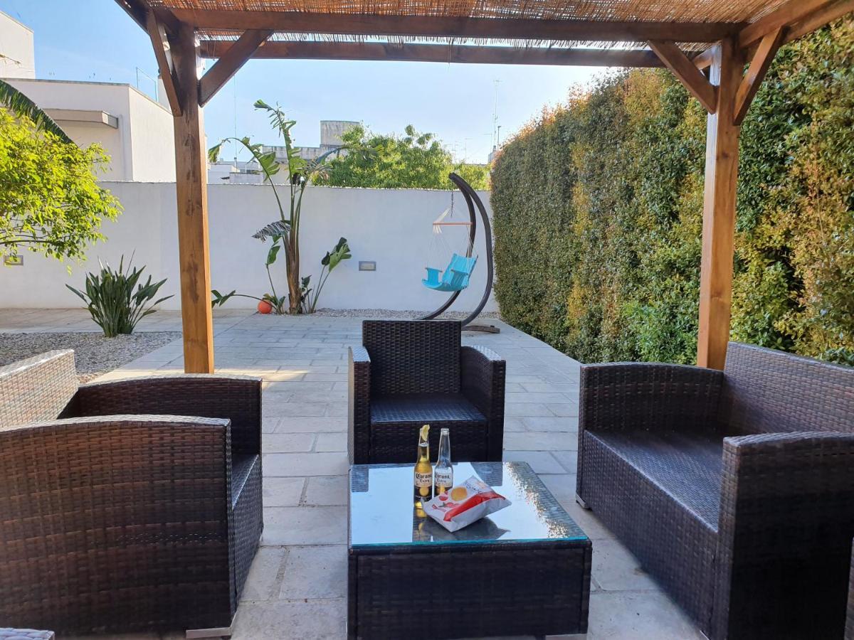 Hotel Il Giardino Di Flora Con Piscina à Lecce Extérieur photo