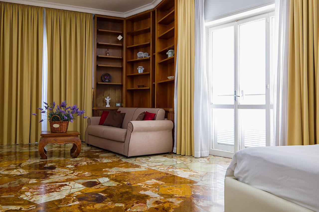 Hotel Il Giardino Di Flora Con Piscina à Lecce Extérieur photo