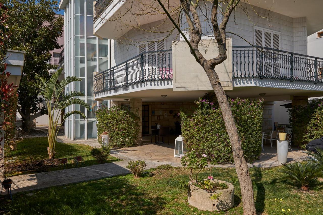 Hotel Il Giardino Di Flora Con Piscina à Lecce Extérieur photo