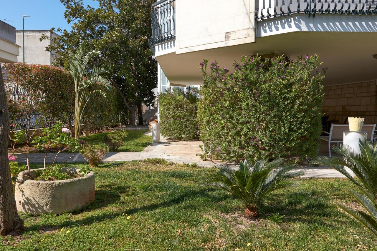 Hotel Il Giardino Di Flora Con Piscina à Lecce Extérieur photo