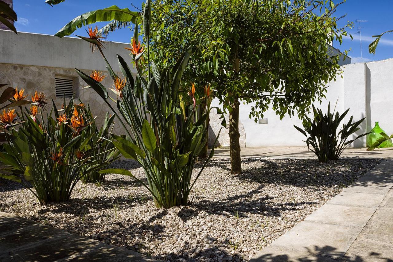 Hotel Il Giardino Di Flora Con Piscina à Lecce Extérieur photo
